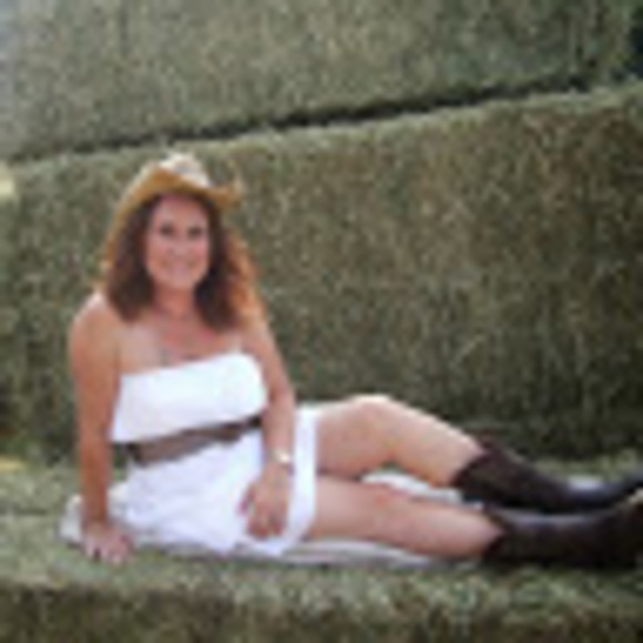 Meet your Posher, Leslie - Picture 1 of 1